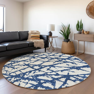 HomeRoots 5' Modern Navy Blue and Ivory Abstract Washable Area Rug for Indoor and Outdoor High-Traffic Spaces 8' Round 614373