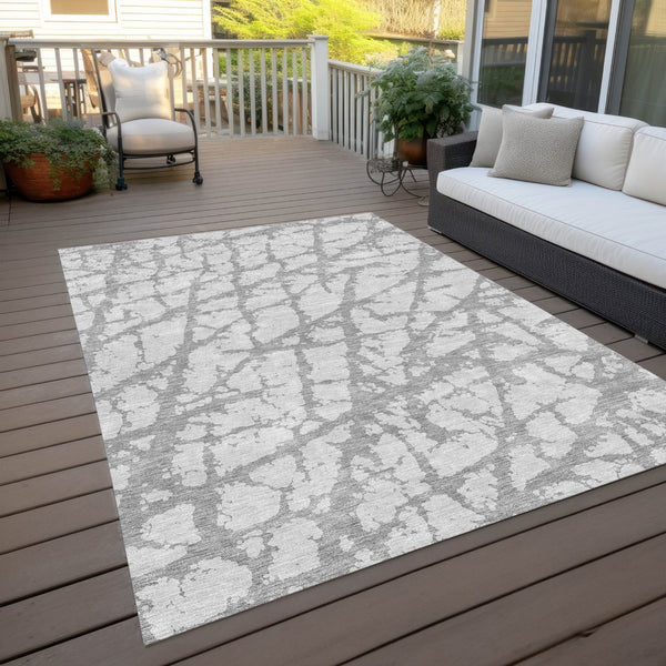 HomeRoots 5' Silver and Gray Abstract Area Rug - Stylish, Washable, Indoor/Outdoor, Stain-Resistant Design 5' X 8' 614384