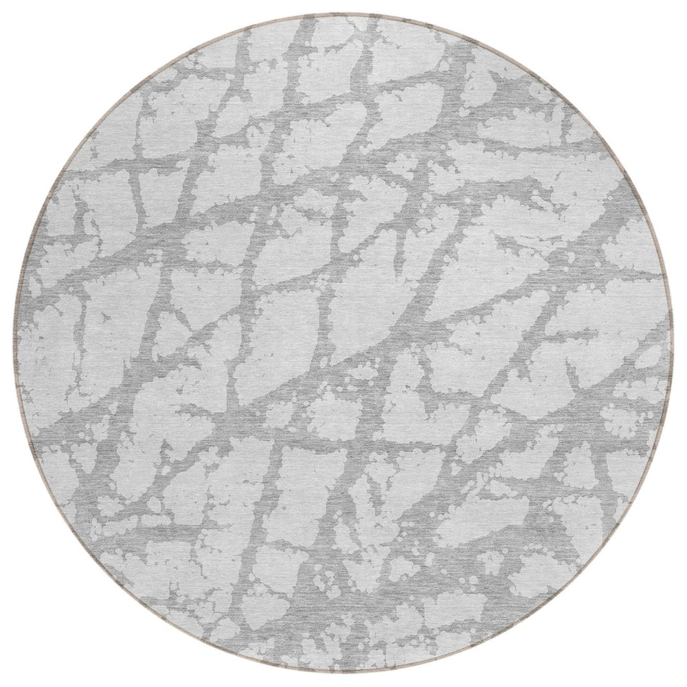 HomeRoots 5' Silver and Gray Abstract Area Rug - Stylish, Washable, Indoor/Outdoor, Stain-Resistant Design 8' Round 614385