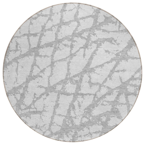 HomeRoots 5' Silver and Gray Abstract Area Rug - Stylish, Washable, Indoor/Outdoor, Stain-Resistant Design 8' Round 614385
