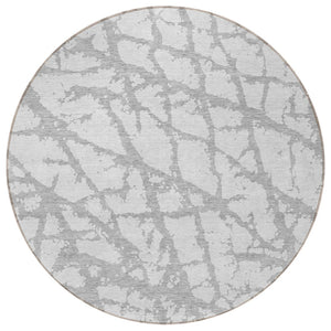HomeRoots 5' Silver and Gray Abstract Area Rug - Stylish, Washable, Indoor/Outdoor, Stain-Resistant Design 8' Round 614385
