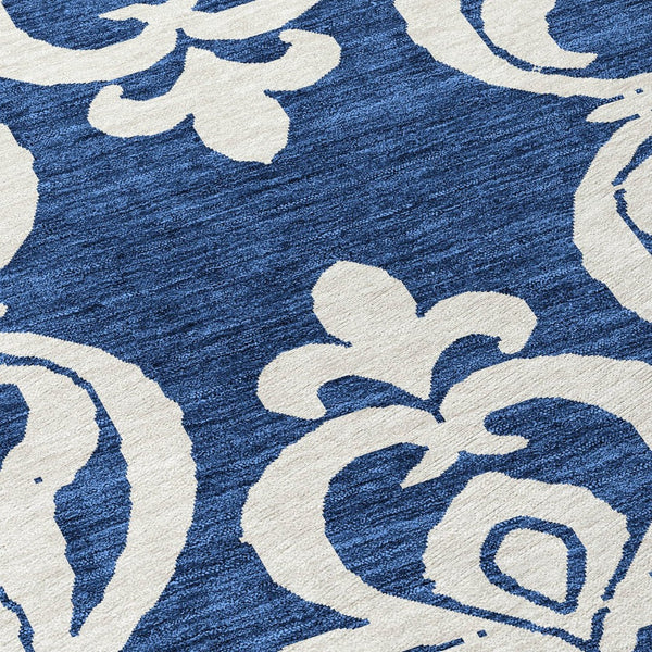 HomeRoots 5' Elegant Navy Blue and Ivory Damask Area Rug – Machine Washable for Indoor and Outdoor Use 8' Round 614445