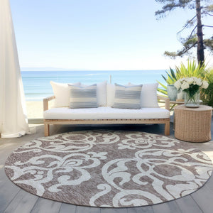 HomeRoots 5' Elegant Taupe and Ivory Damask Area Rug - Washable, Stain-Resistant, Indoor/Outdoor Style 8' Round 614463
