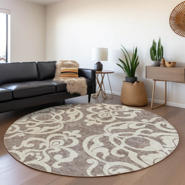 HomeRoots 5' Elegant Taupe and Ivory Damask Area Rug - Washable, Stain-Resistant, Indoor/Outdoor Style 8' Round 614463