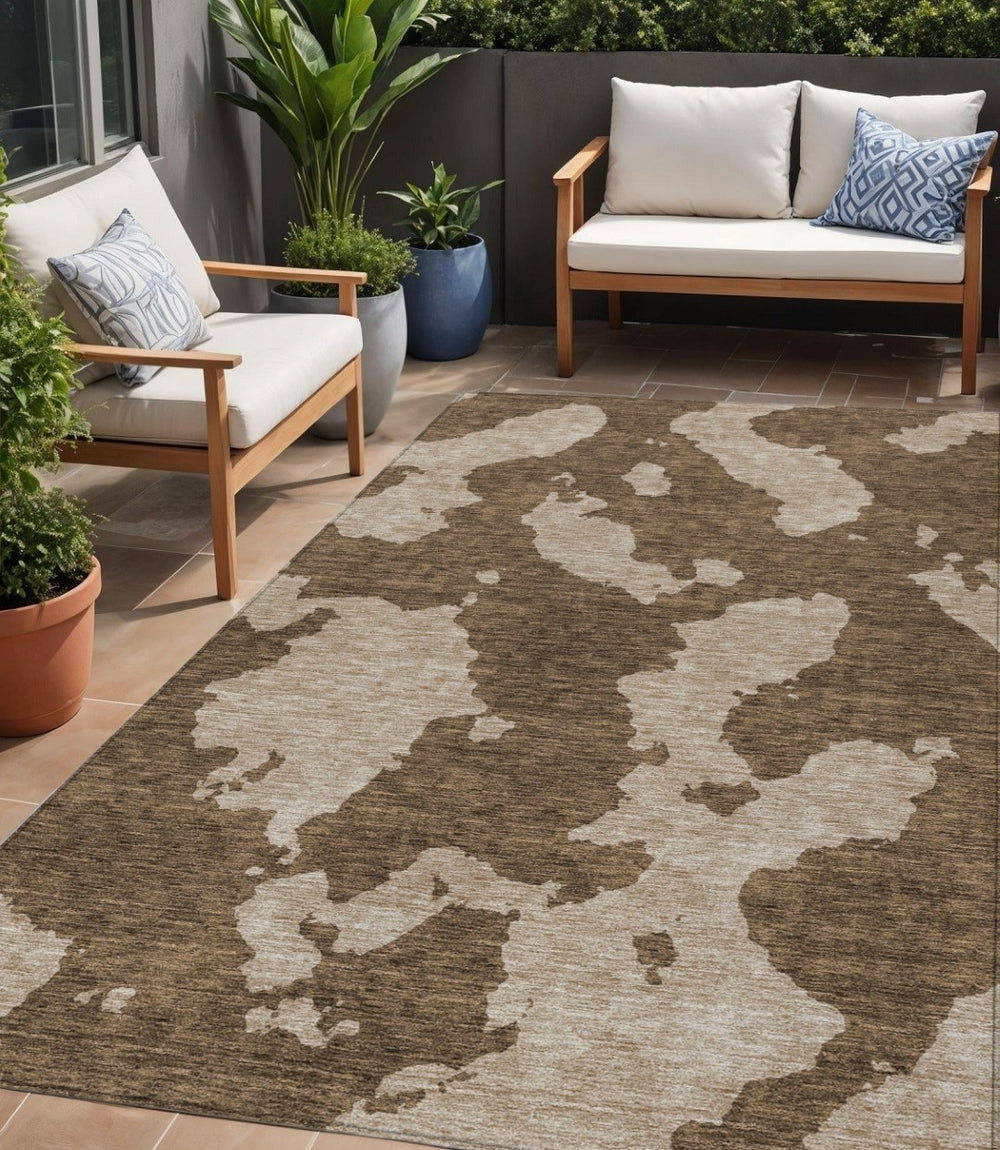 HomeRoots 5' Versatile Brown and Beige Abstract Indoor Outdoor Area Rug - Durable, Washable, Modern Style 5' X 8' 614516
