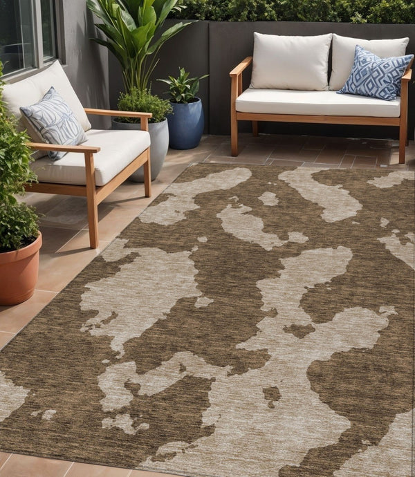 HomeRoots 5' Versatile Brown and Beige Abstract Indoor Outdoor Area Rug - Durable, Washable, Modern Style 5' X 8' 614516