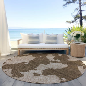HomeRoots 5' Versatile Brown and Beige Abstract Indoor Outdoor Area Rug - Durable, Washable, Modern Style 8' Round 614517