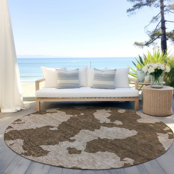 HomeRoots 5' Versatile Brown and Beige Abstract Indoor Outdoor Area Rug - Durable, Washable, Modern Style 8' Round 614517