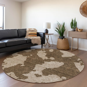 HomeRoots 5' Versatile Brown and Beige Abstract Indoor Outdoor Area Rug - Durable, Washable, Modern Style 8' Round 614517