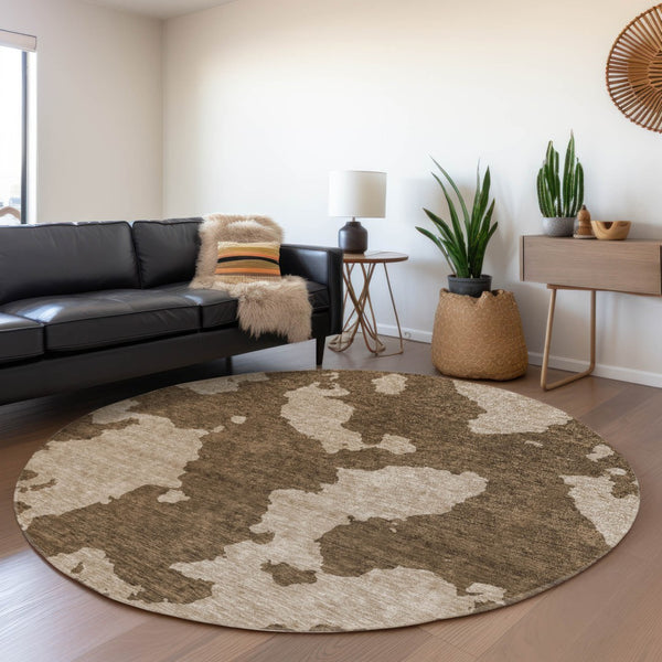 HomeRoots 5' Versatile Brown and Beige Abstract Indoor Outdoor Area Rug - Durable, Washable, Modern Style 8' Round 614517
