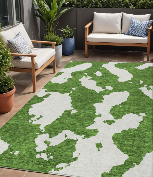HomeRoots 5' Green and Ivory Abstract Indoor Outdoor Area Rug - Stylish, Washable, and Versatile for Any Space 5' X 8' 614528