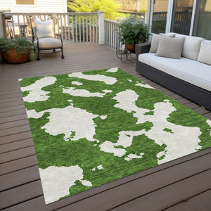 HomeRoots 5' Green and Ivory Abstract Indoor Outdoor Area Rug - Stylish, Washable, and Versatile for Any Space 5' X 8' 614528