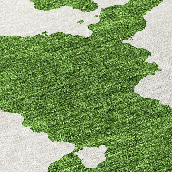 HomeRoots 5' Green and Ivory Abstract Indoor Outdoor Area Rug - Stylish, Washable, and Versatile for Any Space 8' Round 614529
