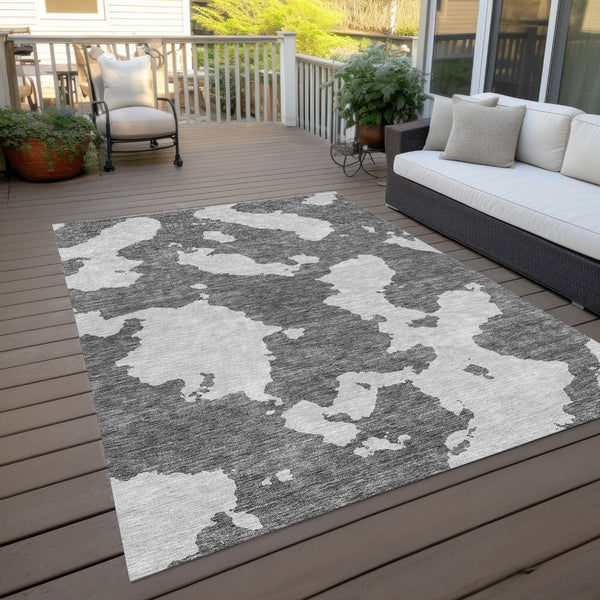 HomeRoots 5' Contemporary Gray and Ivory Abstract Area Rug - Washable, Durable, Stain-Resistant Design for Indoor Outdoor Use 5' X 8' 614540