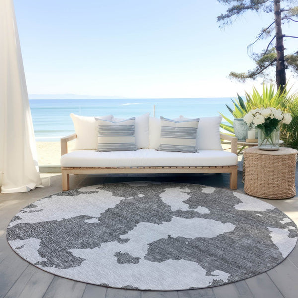HomeRoots 5' Contemporary Gray and Ivory Abstract Area Rug - Washable, Durable, Stain-Resistant Design for Indoor Outdoor Use 8' Round 614541