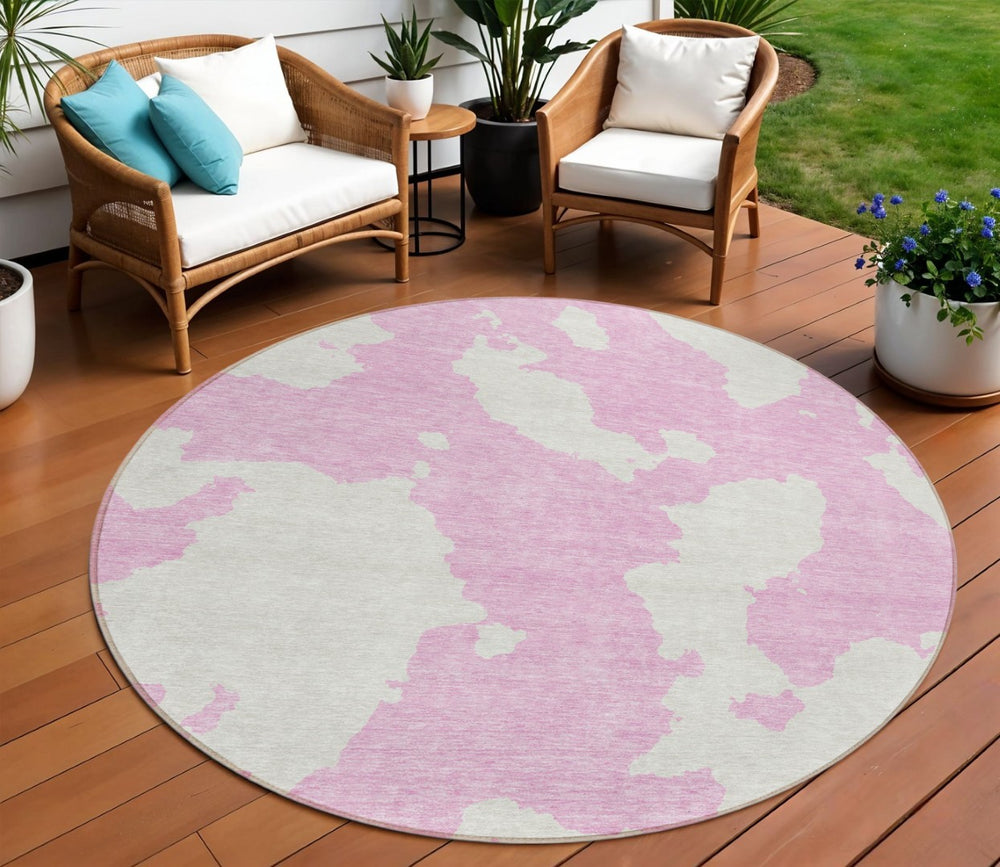 HomeRoots 5' Pink and Ivory Abstract Area Rug - Washable, Durable, Perfect for Indoor and Outdoor Spaces 8' Round 614559