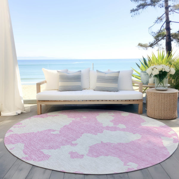 HomeRoots 5' Pink and Ivory Abstract Area Rug - Washable, Durable, Perfect for Indoor and Outdoor Spaces 8' Round 614559