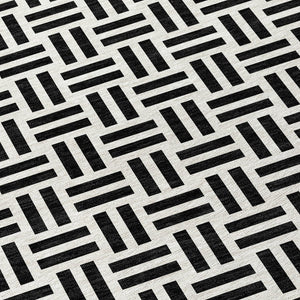 HomeRoots 5' Stylish Black and Ivory Geometric Area Rug - Durable, Washable, Perfect for Indoor & Outdoor Spaces 8' Round 614721