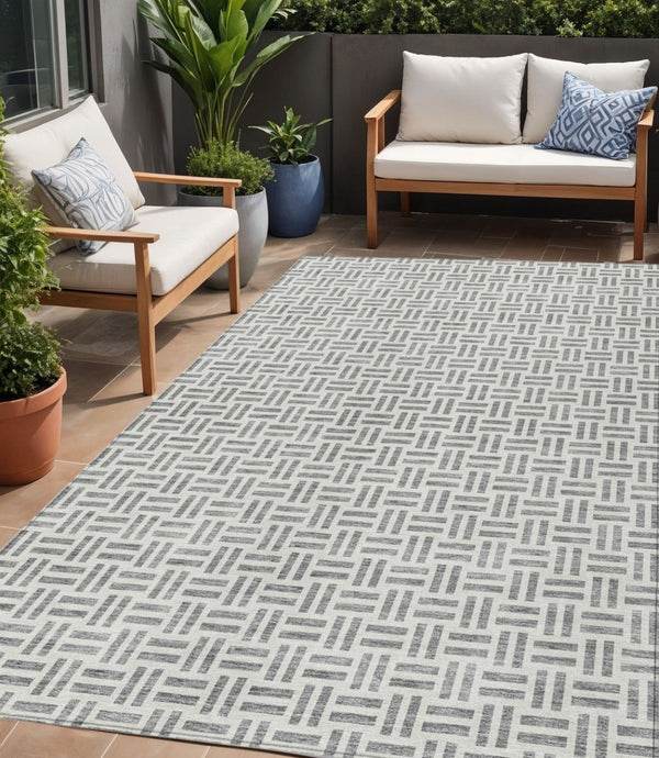 HomeRoots 5' Gray and Ivory Geometric Washable Area Rug – Stylish, Durable, and Ideal for Indoor or Outdoor Spaces 5' X 8' 614750