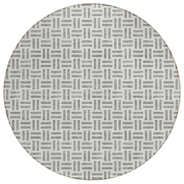 HomeRoots 5' Gray and Ivory Geometric Washable Area Rug – Stylish, Durable, and Ideal for Indoor or Outdoor Spaces 8' Round 614751