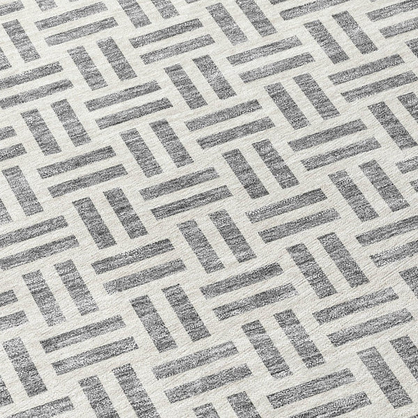 HomeRoots 5' Gray and Ivory Geometric Washable Area Rug – Stylish, Durable, and Ideal for Indoor or Outdoor Spaces 8' Round 614751