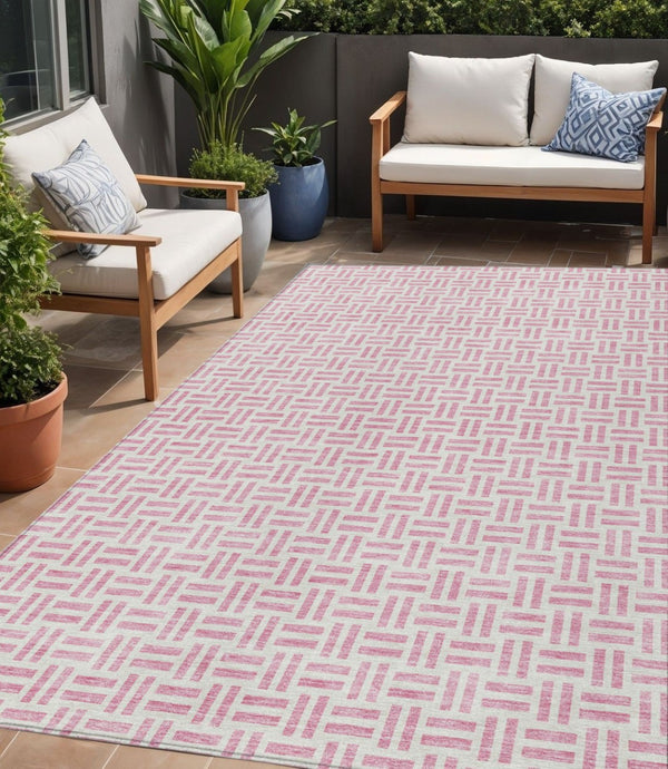 HomeRoots 5' Pink and Ivory Geometric Area Rug - Stylish Indoor/Outdoor Washable Design for Modern Spaces 5' X 8' 614768