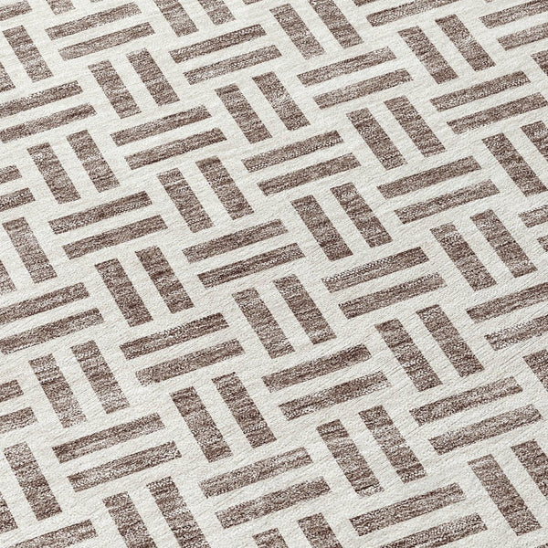 HomeRoots 5' Taupe and Ivory Geometric Area Rug - Stylish, Washable, Indoor/Outdoor Comfort for Any Space 8' Round 614787