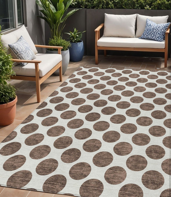 HomeRoots 5' Durable Brown and Ivory Polka Dot Area Rug – Washable, Stylish for Indoor and Outdoor Spaces 5' X 8' 614882