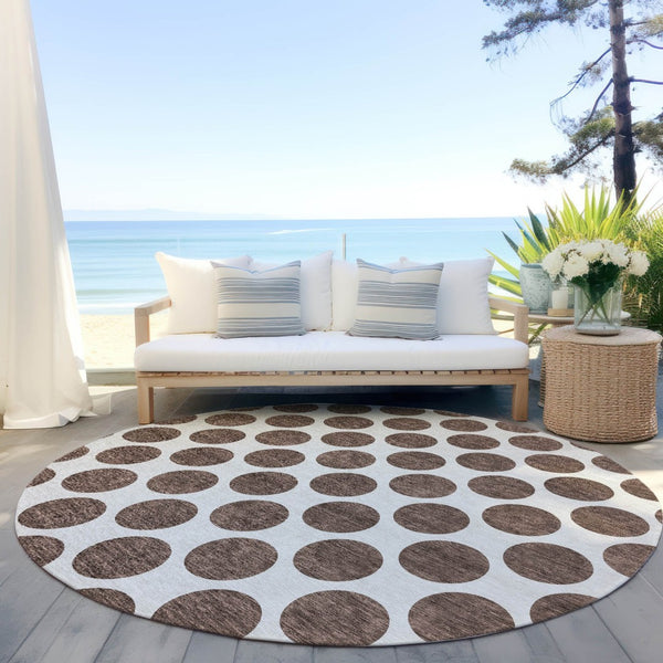 HomeRoots 5' Durable Brown and Ivory Polka Dot Area Rug – Washable, Stylish for Indoor and Outdoor Spaces 8' Round 614883