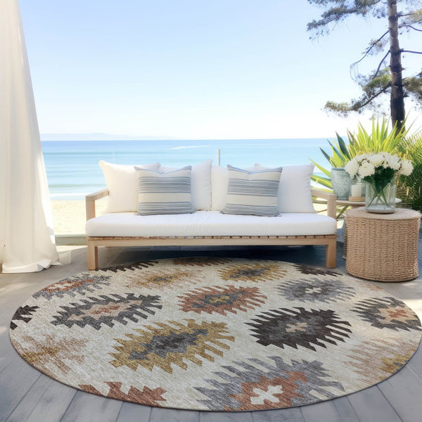 HomeRoots 5' Southwestern Indoor Outdoor Area Rug in Beige, Copper & Gray – Durable, Stylish, Washable Design 8' Round 615112