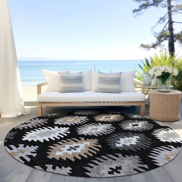 HomeRoots 5' Southwestern Indoor Outdoor Area Rug in Black, Ivory & Taupe - Durable, Washable & Stylish Design 8' Round 615118