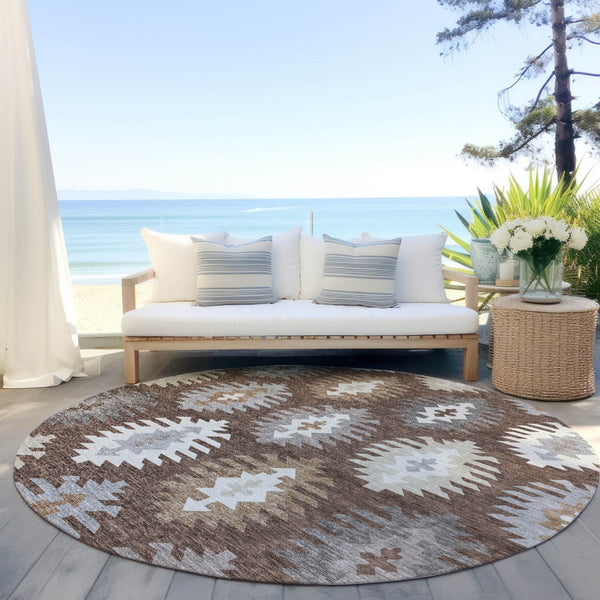 HomeRoots 5' Southwestern Area Rug in Brown, Ivory & Taupe – Durable, Machine Washable for Indoor & Outdoor Use 8' Round 615124