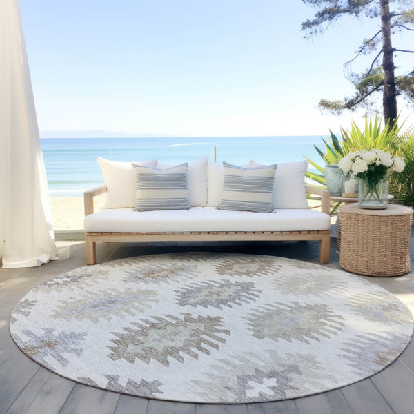 HomeRoots 5' Southwestern Area Rug in Ivory, Khaki & Gray - Durable, Washable Design for Indoor & Outdoor Spaces 8' Round 615142