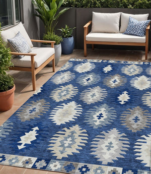 HomeRoots 5' Stylish Southwestern Indoor-Outdoor Area Rug in Navy Blue, Ivory & Gray – Durable & Washable! 5' X 8' 615159