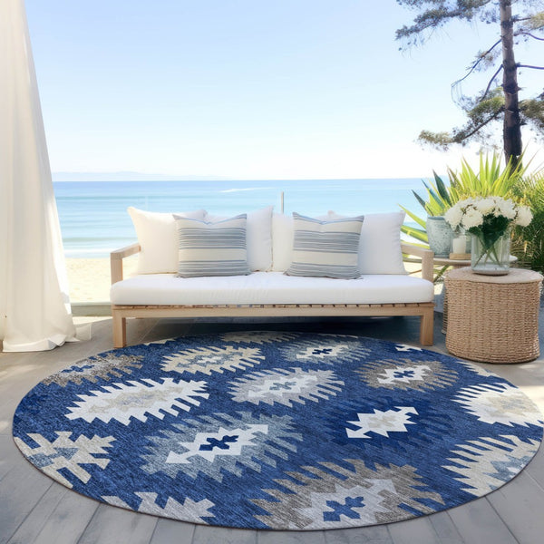 HomeRoots 5' Stylish Southwestern Indoor-Outdoor Area Rug in Navy Blue, Ivory & Gray – Durable & Washable! 8' Round 615160