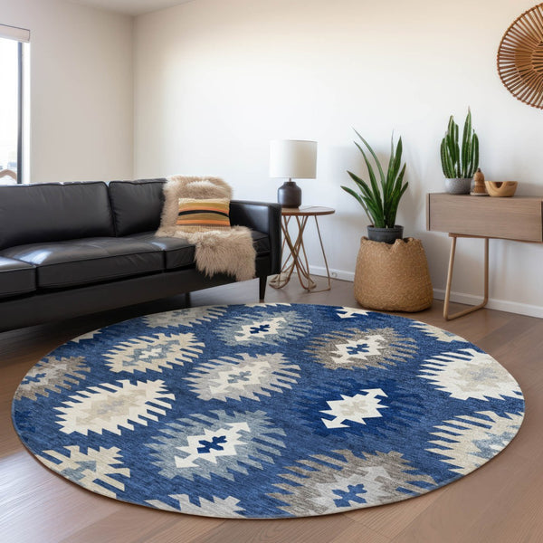 HomeRoots 5' Stylish Southwestern Indoor-Outdoor Area Rug in Navy Blue, Ivory & Gray – Durable & Washable! 8' Round 615160