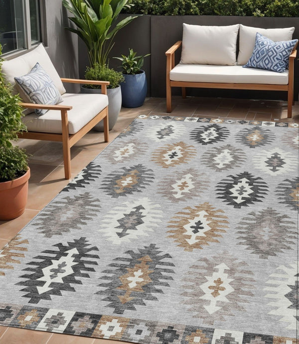 HomeRoots 5' Southwestern Washable Area Rug in Silver Beige and Charcoal – Perfect for Indoor & Outdoor Spaces 5' X 8' 615171