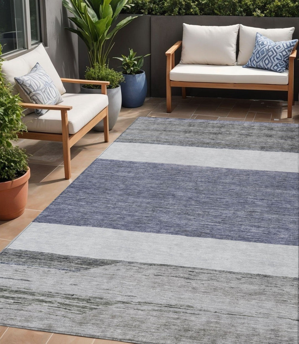 HomeRoots 5' Stylish Denim Blue Abstract Rug – Washable Indoor/Outdoor Solution for Modern Spaces & Durability 5' X 8' 615261