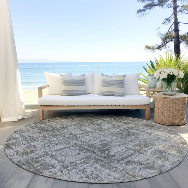 HomeRoots 5' Modern Pewter and Ivory Abstract Washable Area Rug for Indoor and Outdoor High-Traffic Spaces 8' Round 615448