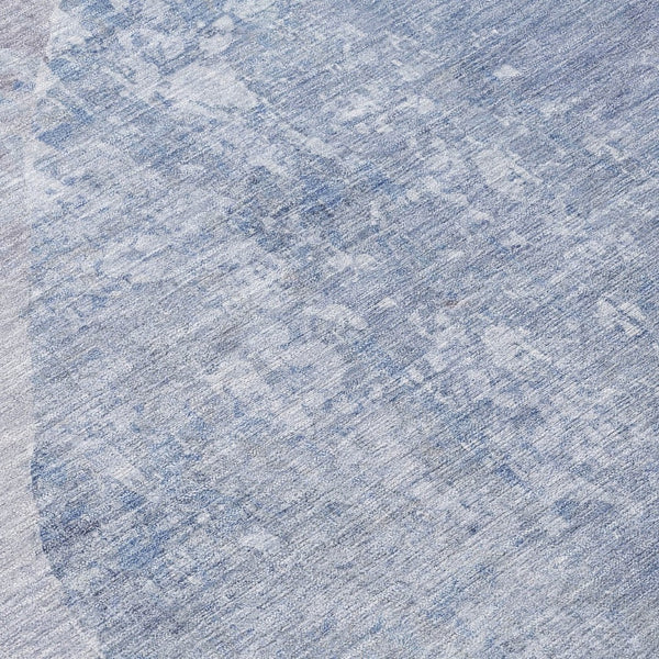 HomeRoots 5' Abstract Area Rug in Sky Blue and Denim Blue - Durable, Washable, Modern Design for Indoor/Outdoor Use 8' Round 615712