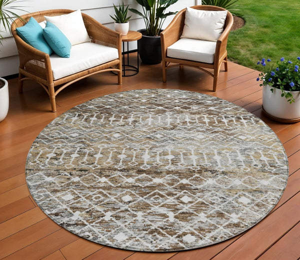 HomeRoots 5' Brown and Beige Argyle Area Rug - Durable, Washable, Versatile Design for Indoor and Outdoor Use 8' Round 615796