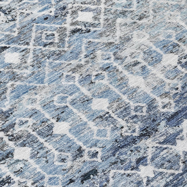 HomeRoots 5' Stylish Blue and Silver Argyle Area Rug - Durable, Washable, Indoor/Outdoor Versatile Design 8' Round 615802
