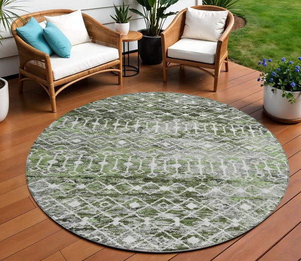 HomeRoots 5' Refresh Your Space with an Olive Green and Ivory Argyle Washable Area Rug for Indoor Outdoor Use 8' Round 615808