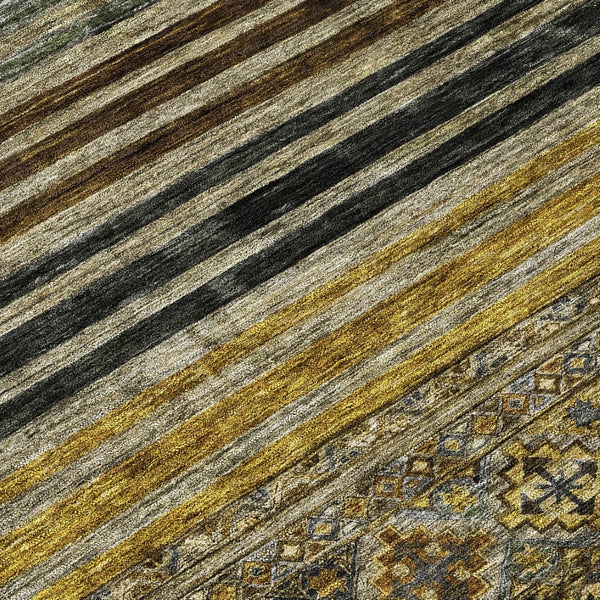 HomeRoots 5' Elegant Gray, Gold & Brown Medallion Washable Area Rug for Indoor and Outdoor Spaces 8' Round 615904