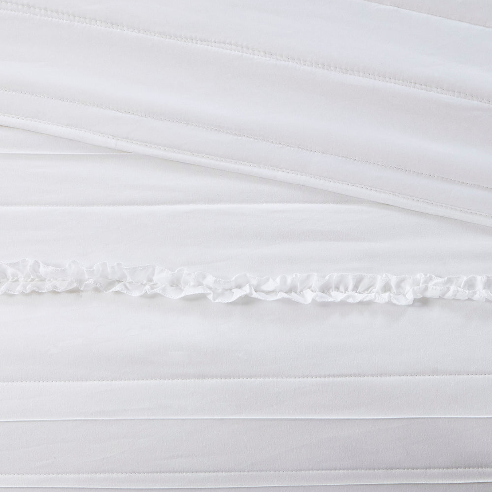 English Elm 4 Piece Celeste Microfiber Reversible Ruffle Quilt Set King/Cal King White with Embroidered Pillow B03597435