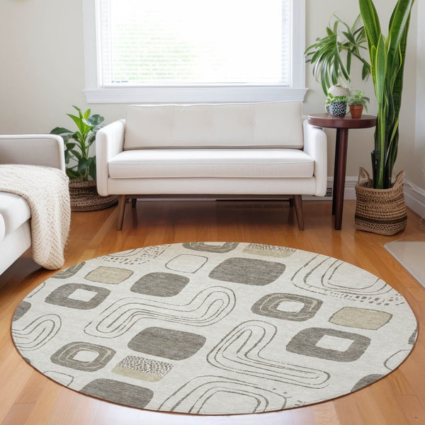 HomeRoots 5' Modern Geometric Area Rug in Beige and Tan – Washable Indoor/Outdoor Durable Style for Any Space 8' Round 616798