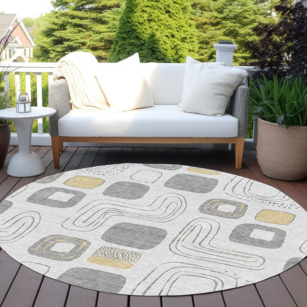 HomeRoots 5' Modern Geometric Area Rug in Gray-Silver and Gold - Washable, Durable, Indoor/Outdoor Style 8' Round 616810
