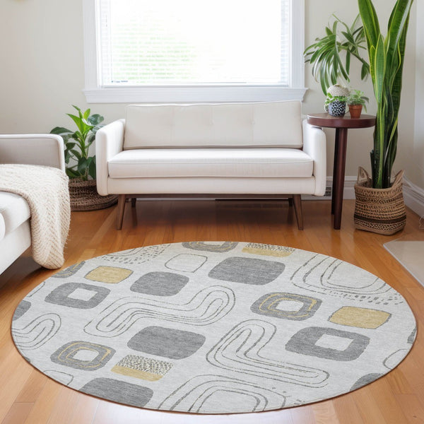HomeRoots 5' Modern Geometric Area Rug in Gray-Silver and Gold - Washable, Durable, Indoor/Outdoor Style 8' Round 616810