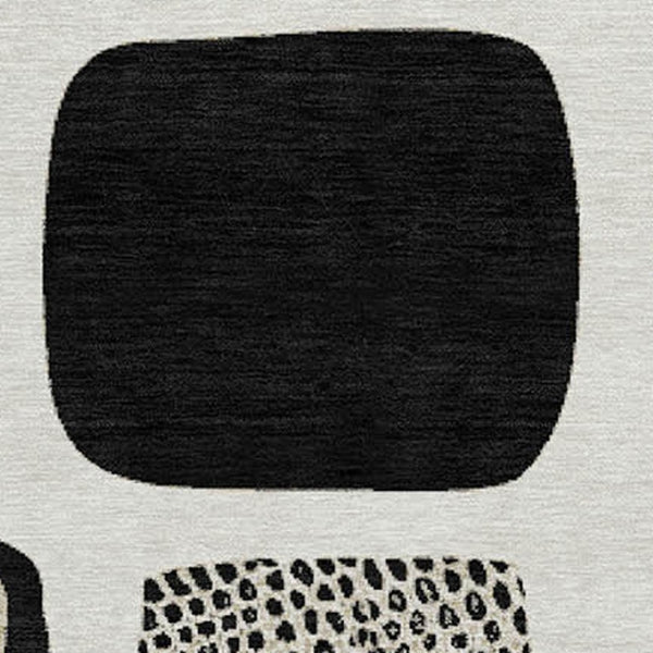 HomeRoots 8' Ivory Black and Beige Round Geometric Area Rug - Modern Washable Design for Indoor/Outdoor Use 616816