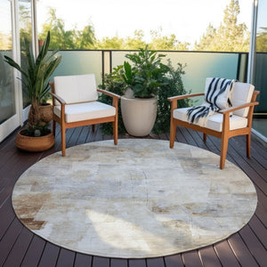 HomeRoots 5' Versatile Linen Gray and Ivory Abstract Indoor Outdoor Area Rug for Modern Living Spaces 8' Round 616870